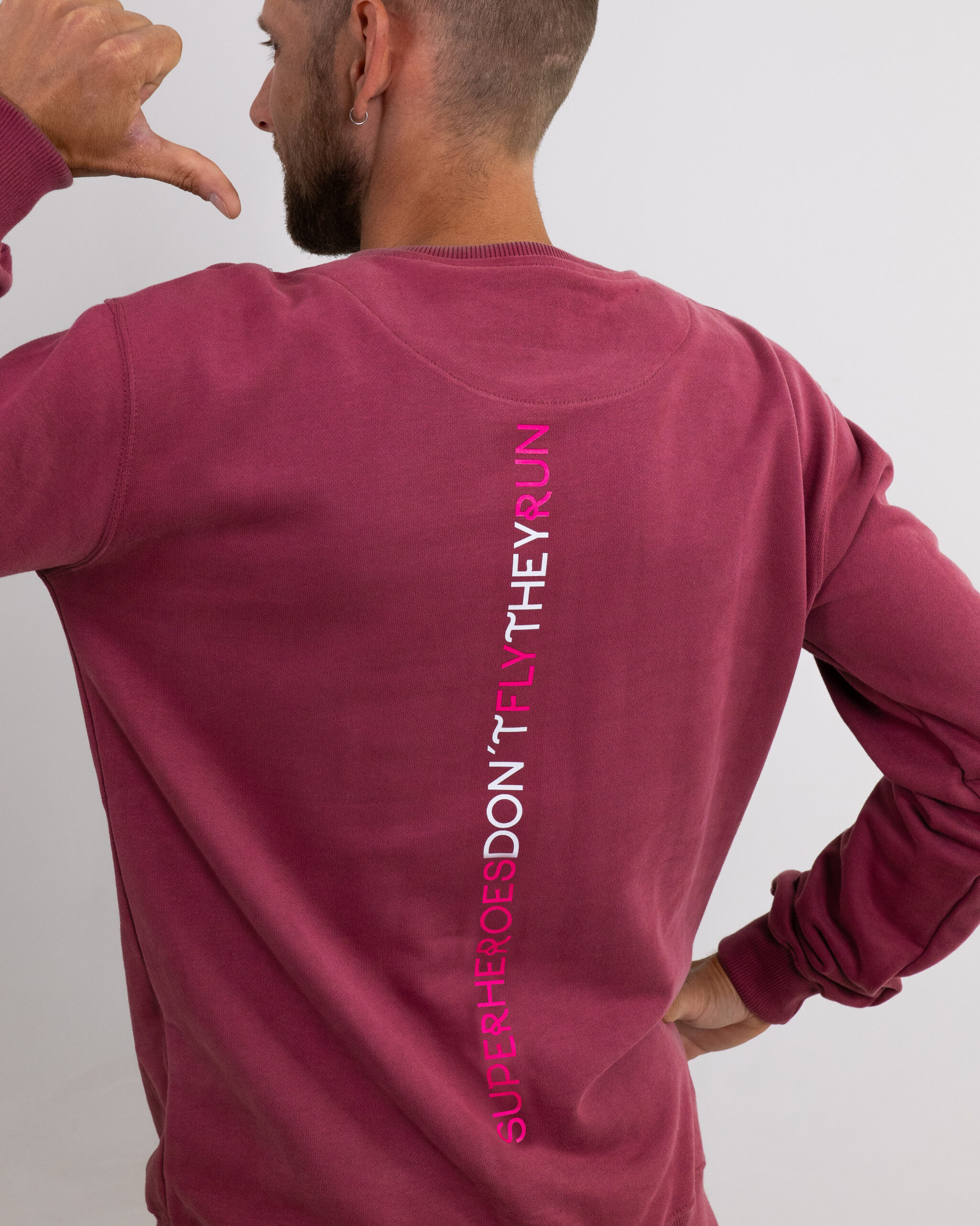 Crewneck-Regular-Line-Superheroes-Run-Hombre-Bourdeos-2 Crewneck Regular Line Superheroes Run Hombre Bourdeos 2 scaled