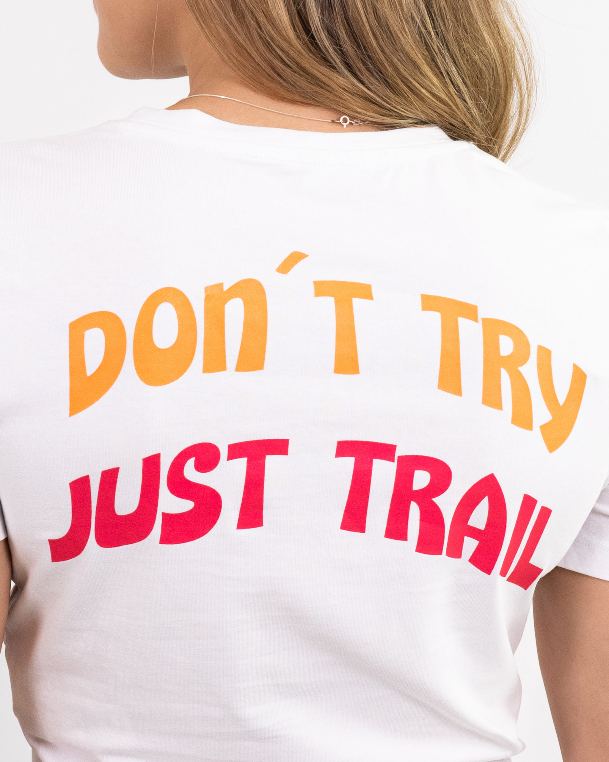 Camiseta Crop Just Trail Mujer White 3 scaled