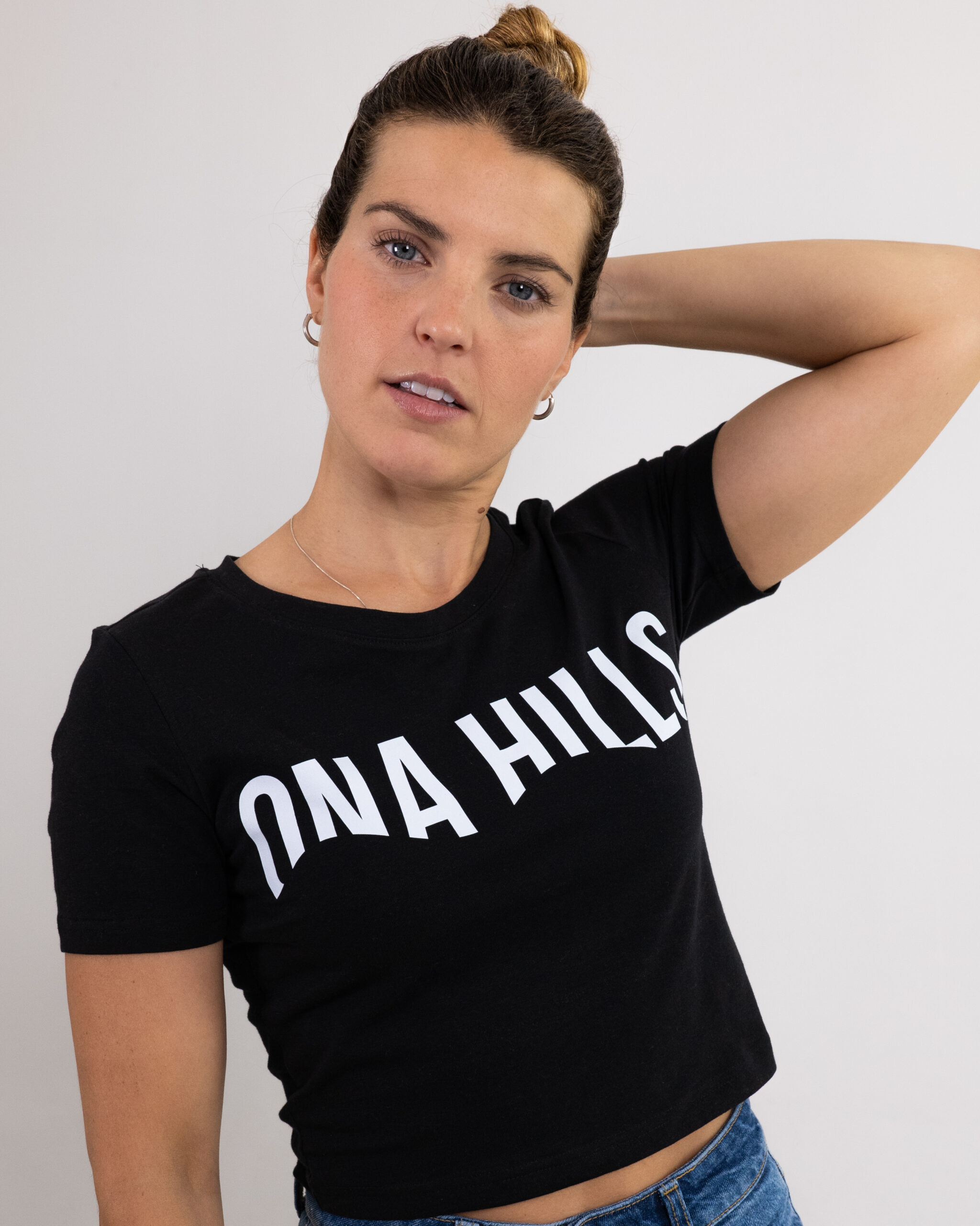 Camiseta Crop Ona White Mujer Black 1 scaled