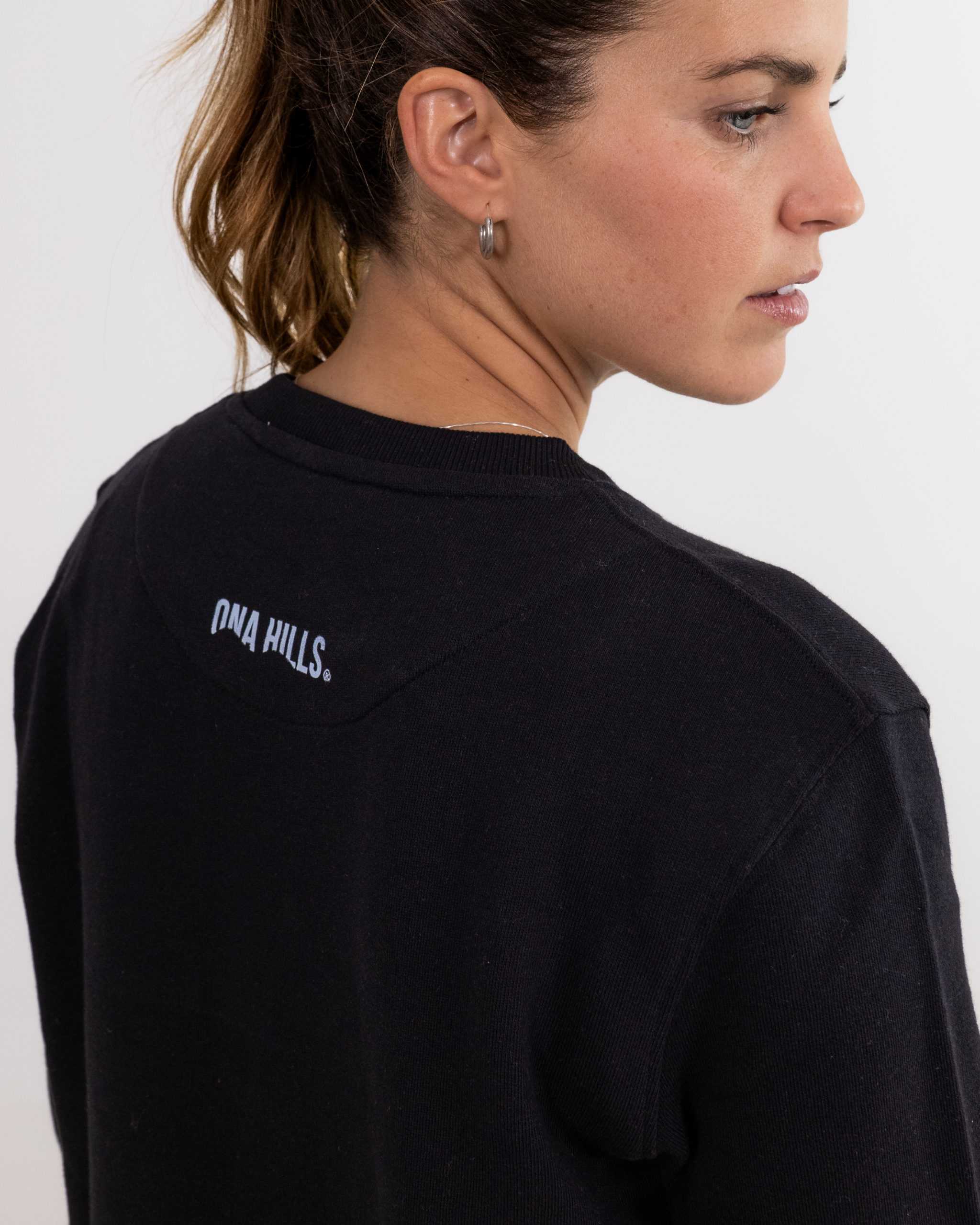 Camiseta Crop Ona White Mujer Black 2 scaled