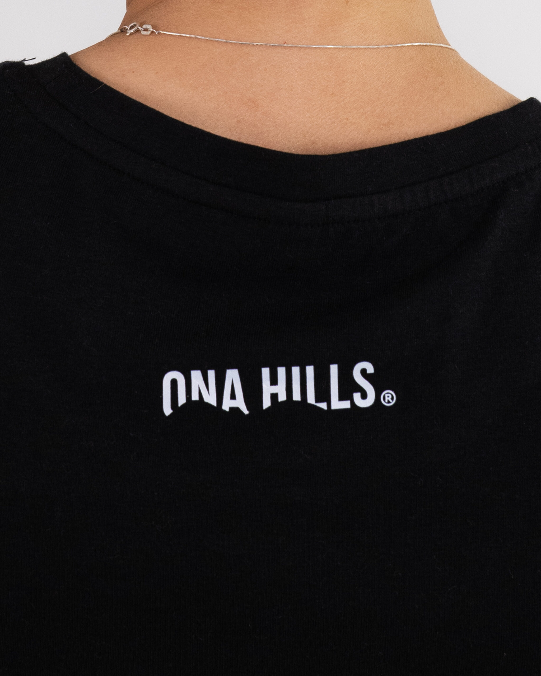Camiseta Crop Ona White Mujer Black 3 scaled