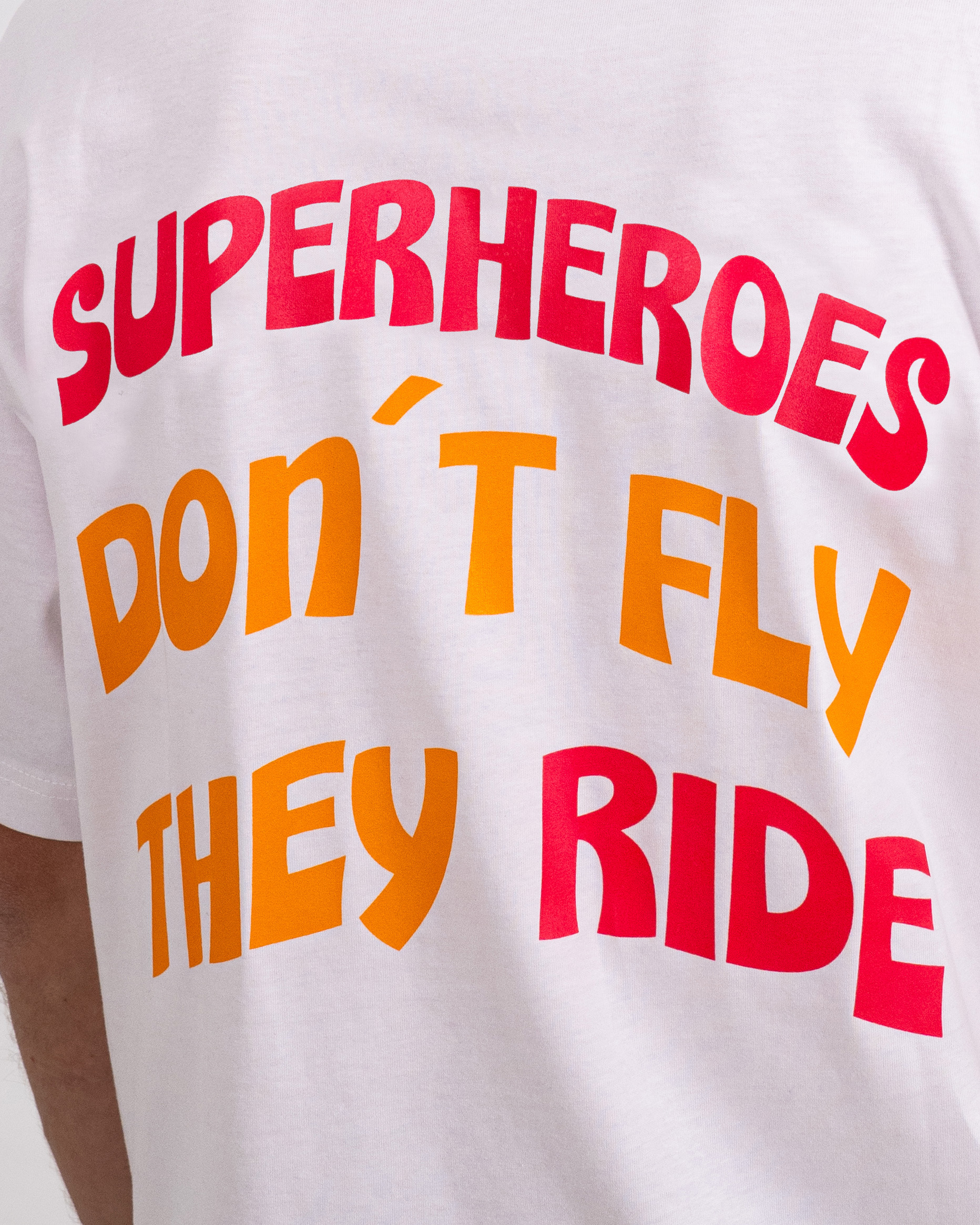 Camiseta Oversize Superheroes Ride Hombre White 3