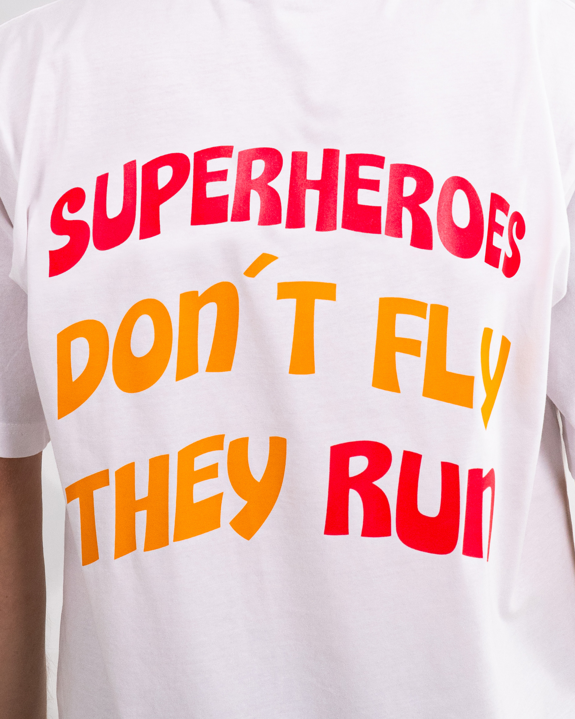 Camiseta Oversize Superheroes Run Hombre White 3