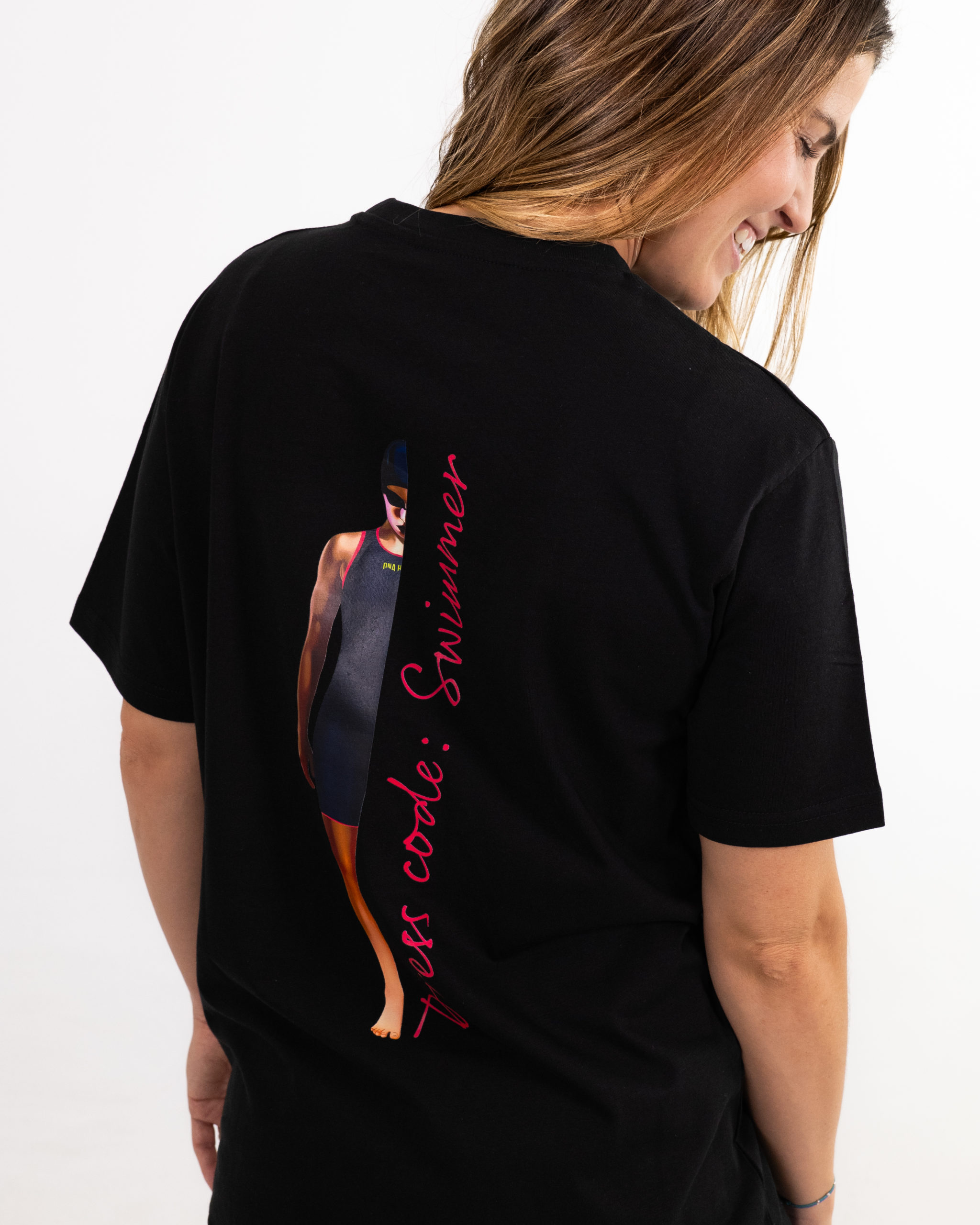 Camiseta Regular Dress Code Swimmer Mujer Black 2 scaled