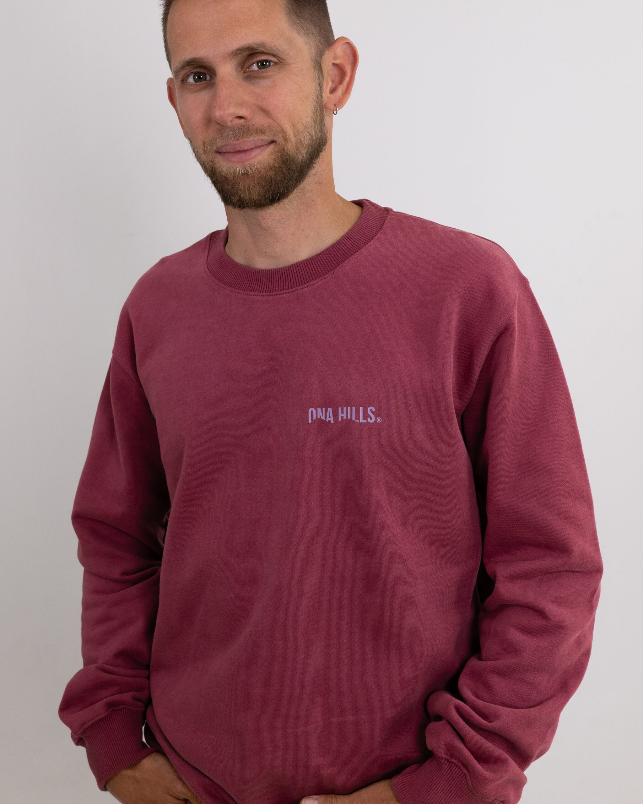 Crewneck Regular Feel Run Hombre Burdeos 1 scaled