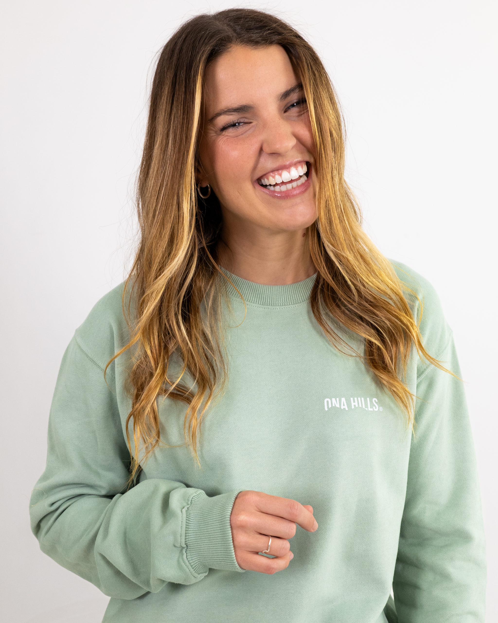 Crewneck-Regular-Line-Superheroines-Ride-Mujer-VerdeAqua-1 Crewneck Regular Line Superheroines Ride Mujer VerdeAqua 1 scaled