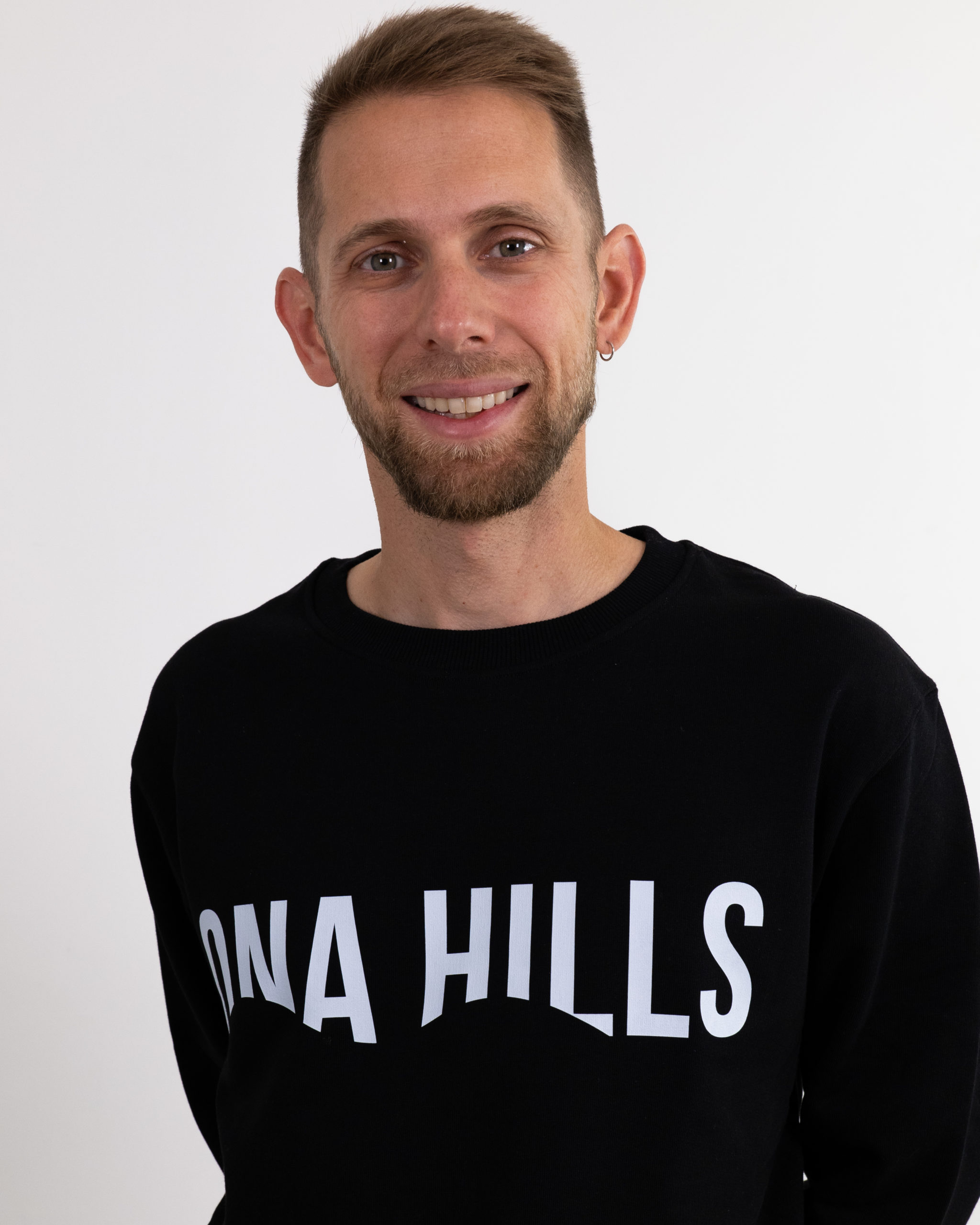 Crewneck Regular Ona White Hombre Black 1 scaled