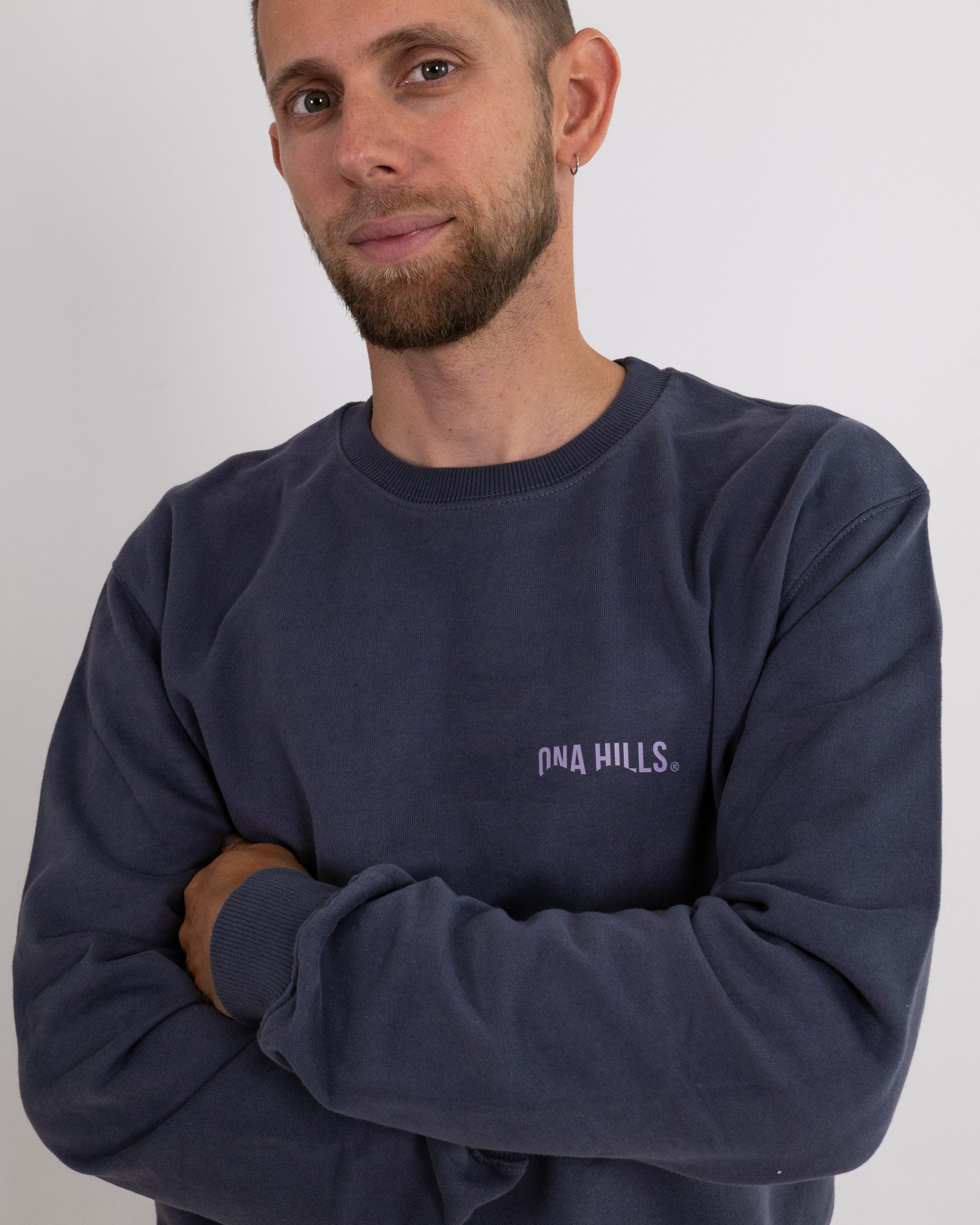 Crewneck Regular Run Stars Hombre Ebony 1 scaled