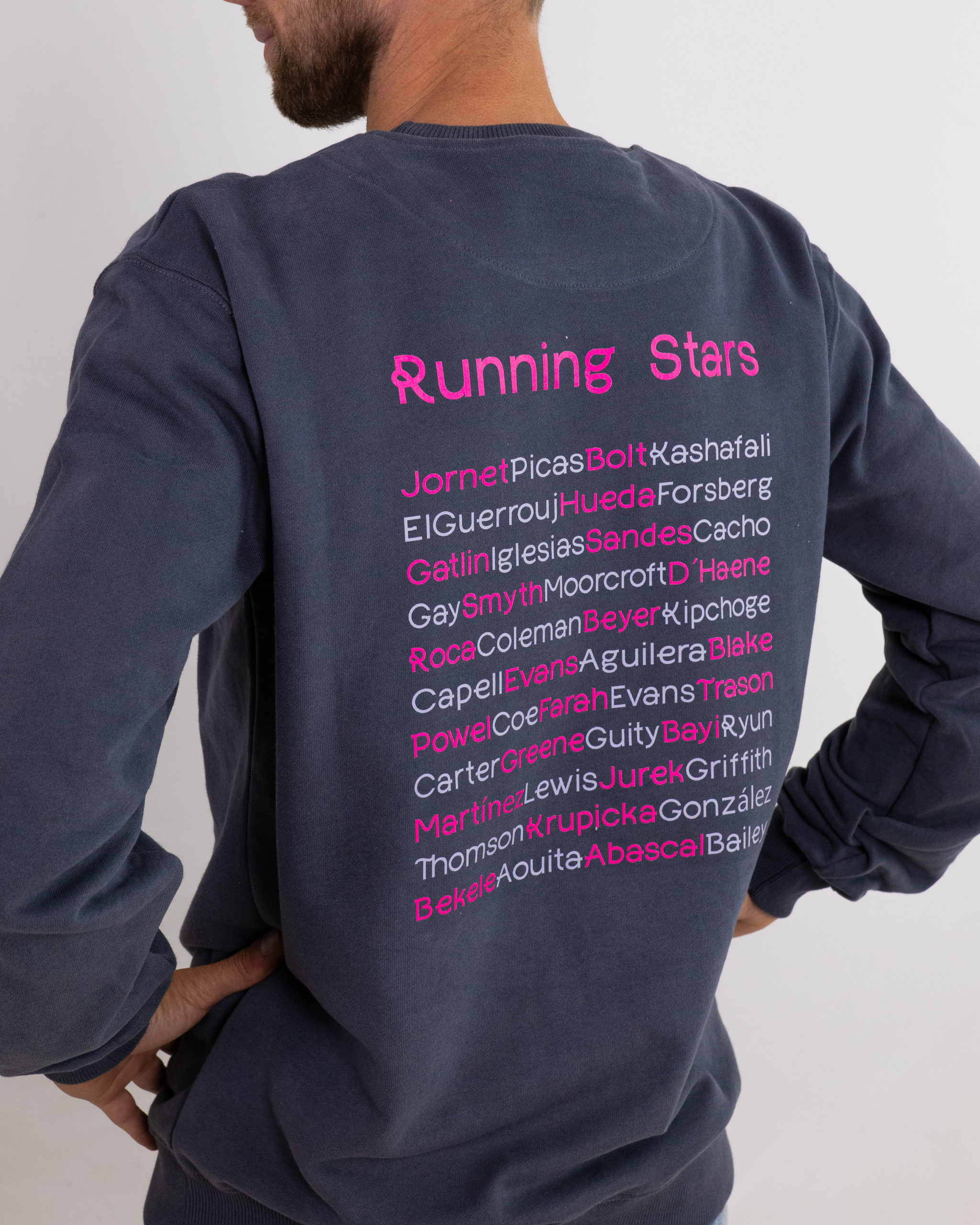 Crewneck Regular Run Stars Hombre Ebony 2 scaled