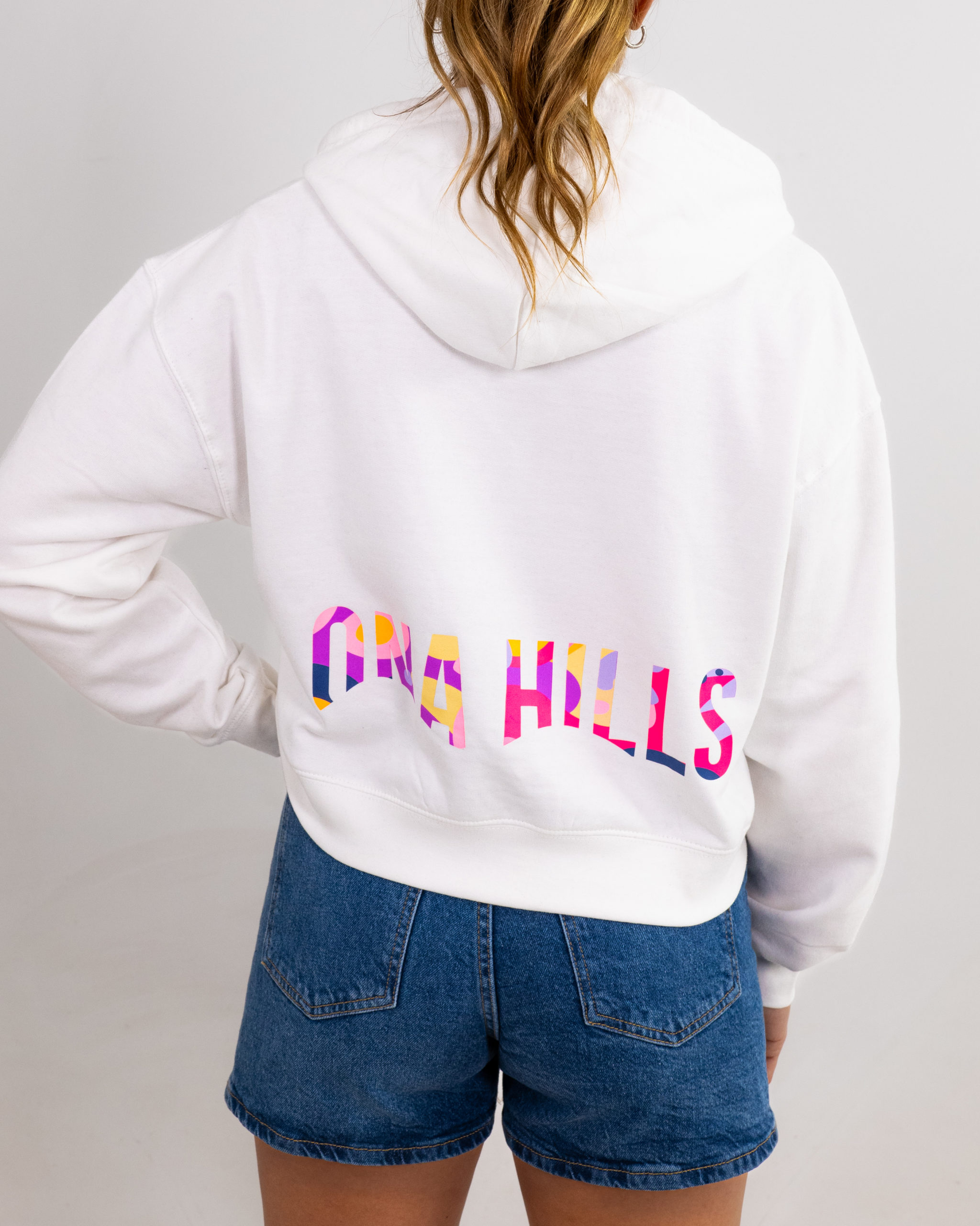 Hoodie Crop Ona Fluor Horizontal Mujer White 2 scaled