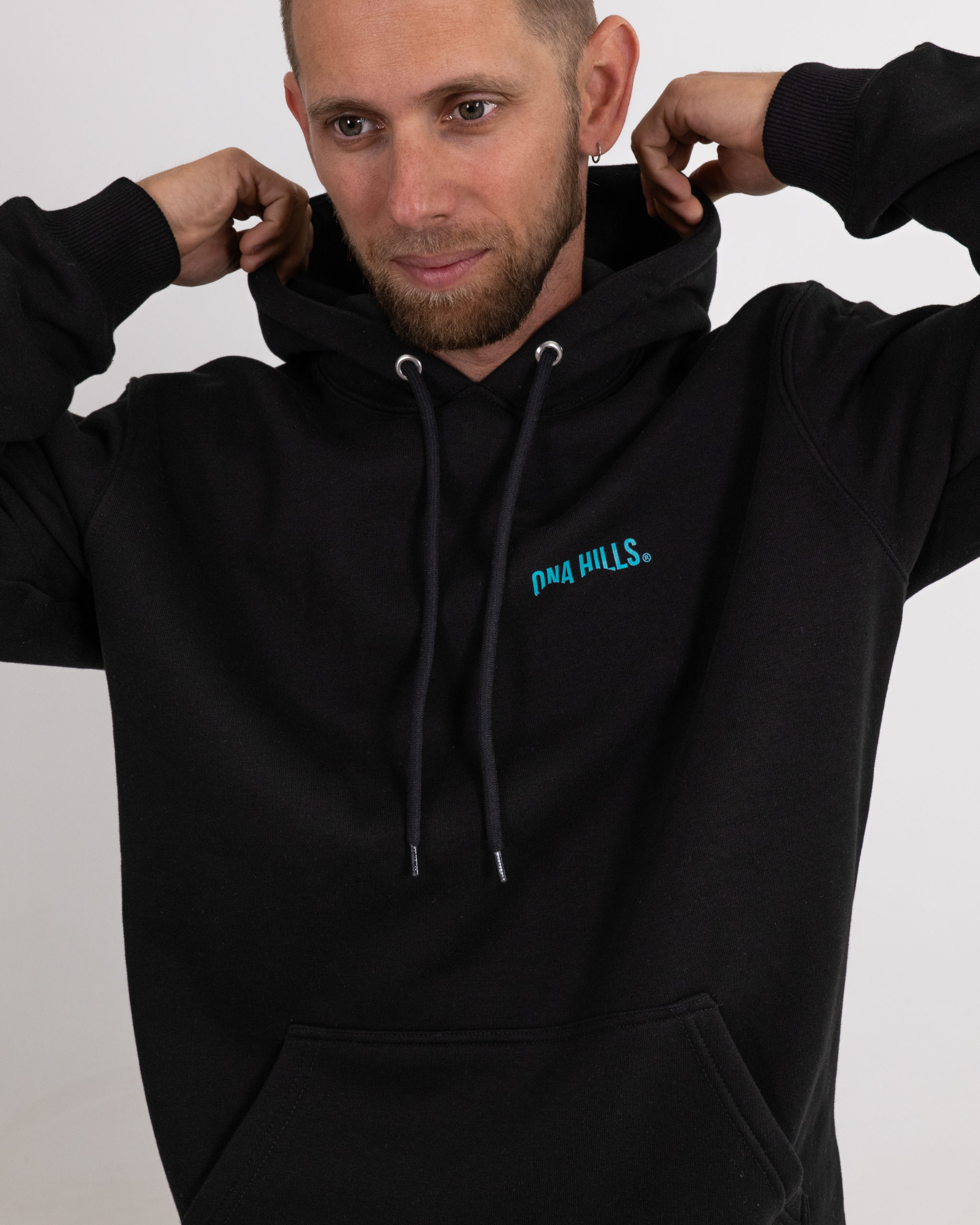 Hoodie Regular Watersand Hombre Black 1 scaled